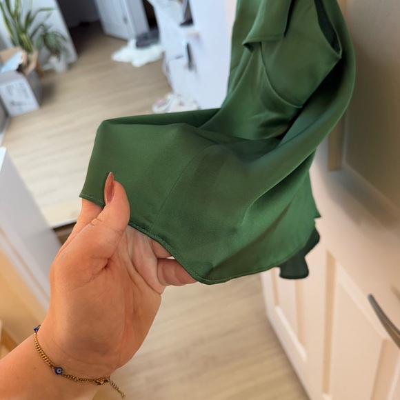 NWT Lovers & Friends Laguna Top in Green Size Small Satin Ruffles - Picture 15 of 16